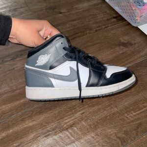 B JORDAN AJ 1 MID -YOUTH
